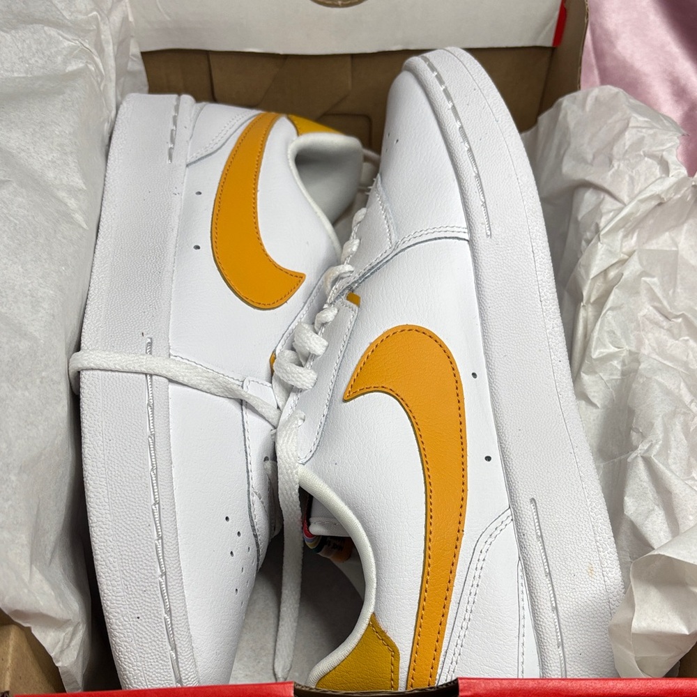 Women’s Nike Court Blanc - Size : 7.5